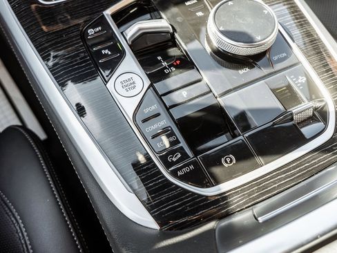 Used 2024 BMW X7 xDrive40i w/ M Sport Package image 19