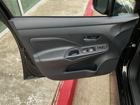 Used 2025 Nissan Versa SV image 13