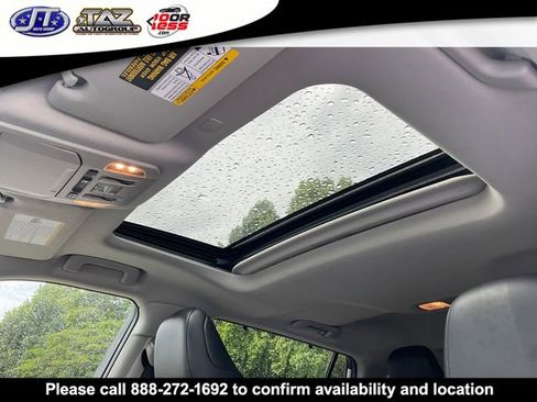 Used 2021 Toyota Highlander XLE AWD/4WD image 6