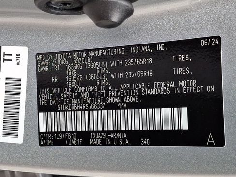 Used 2024 Toyota Highlander LE AWD/4WD image 29