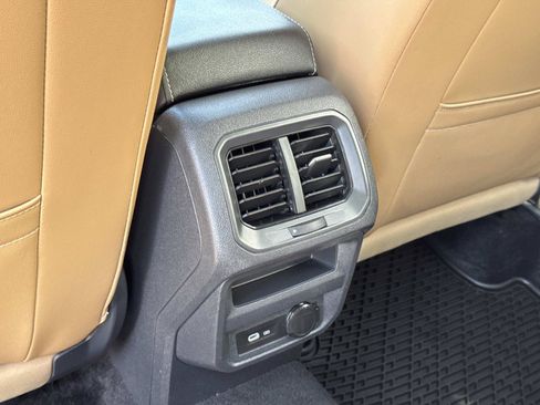 Certified 2024 Volkswagen Tiguan SE R-Line FWD image 28