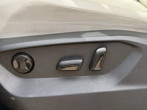 Used 2020 Volkswagen Tiguan SE w/ Panoramic Sunroof Package FWD image 26