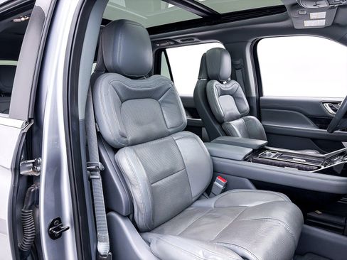 Used 2021 Lincoln Navigator Reserve w/ Luxury Package image 41