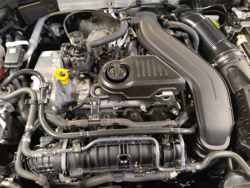 Used 2025 Volkswagen Jetta SE FWD image 30