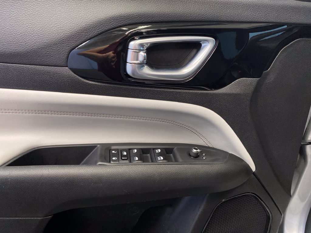 Certified 2025 Jeep Compass Limited AWD/4WD image 14