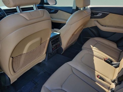 Used 2019 Audi Q8 Prestige w/ Luxury Package image 8