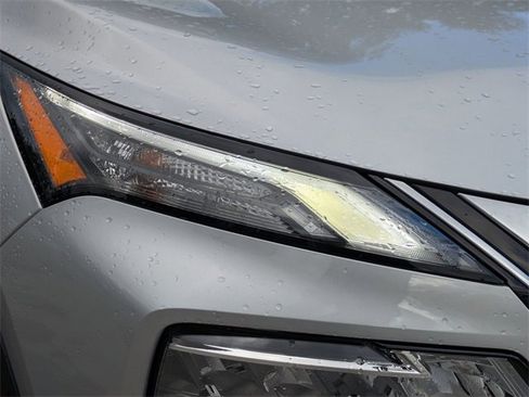 Used 2022 Nissan Rogue SV image 10