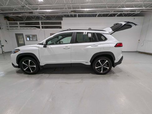 Used 2024 Toyota Corolla Cross XSE image 11