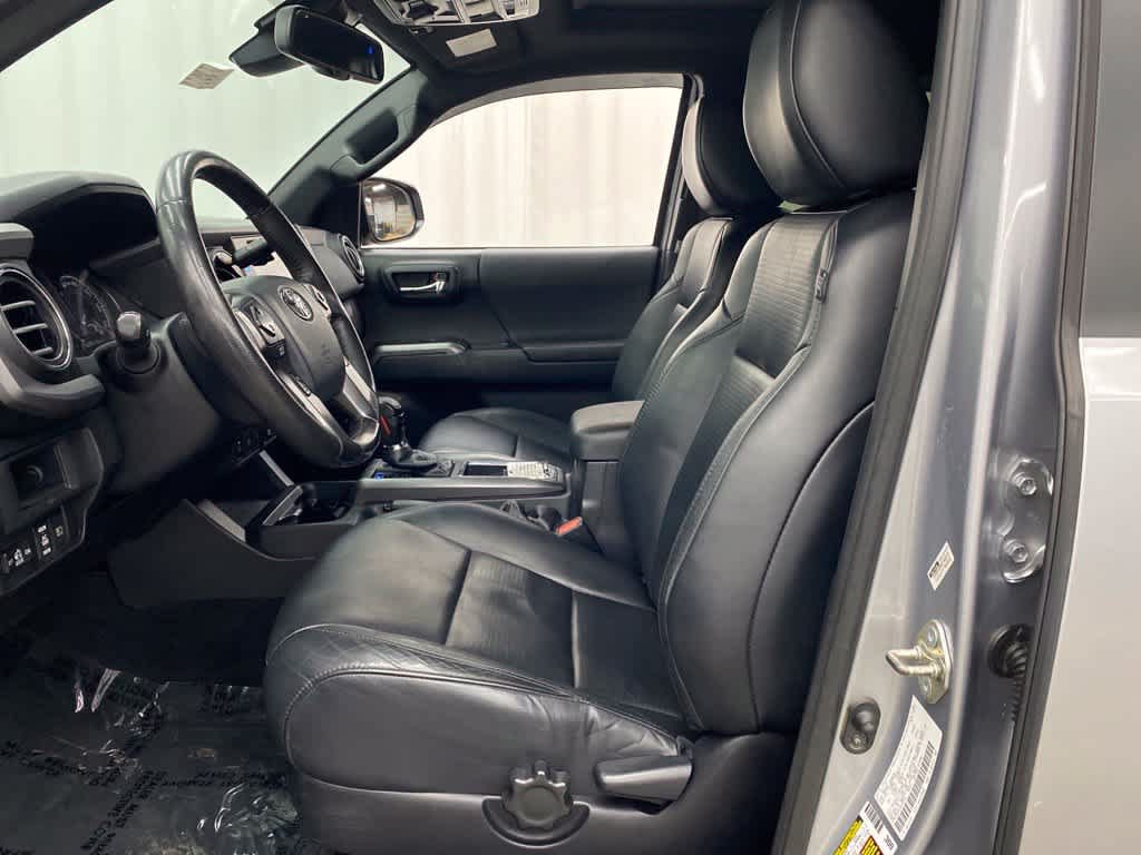 Used 2018 Toyota Tacoma TRD Off-Road AWD/4WD image 13