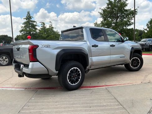 Used 2025 Toyota Tacoma TRD Off-Road AWD/4WD image 6