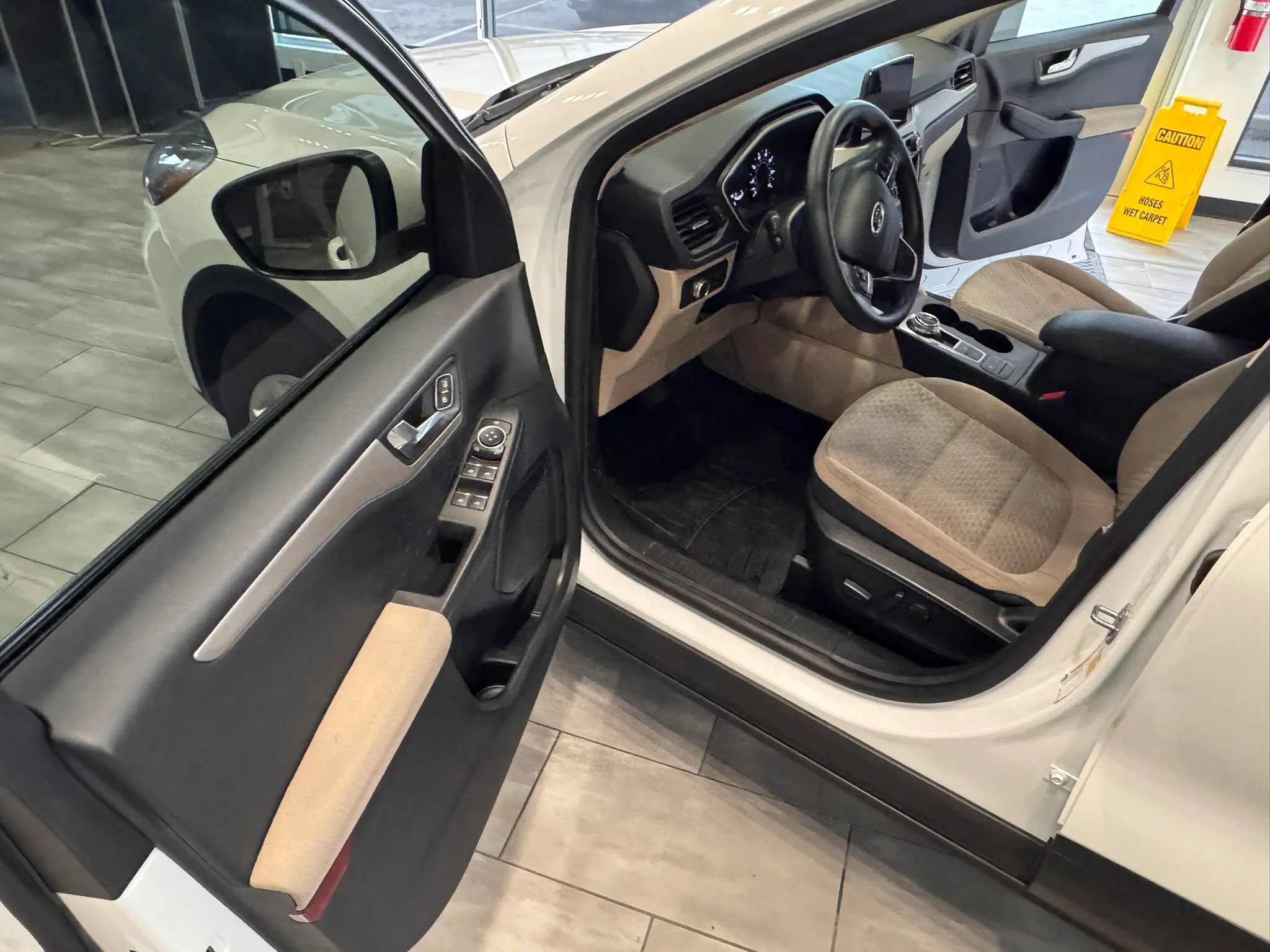 Used 2020 Ford Escape SE FWD image 26