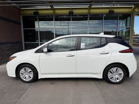 Used 2025 Nissan Leaf S FWD image 7
