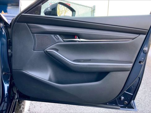 Used 2024 MAZDA MAZDA3 s image 23