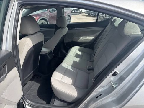 Used 2017 Hyundai Elantra SE FWD image 12