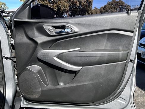 Used 2024 Chevrolet Trax RS w/ Driver Confidence Package image 22