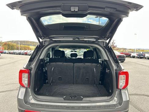 Used 2023 Ford Explorer XLT image 18