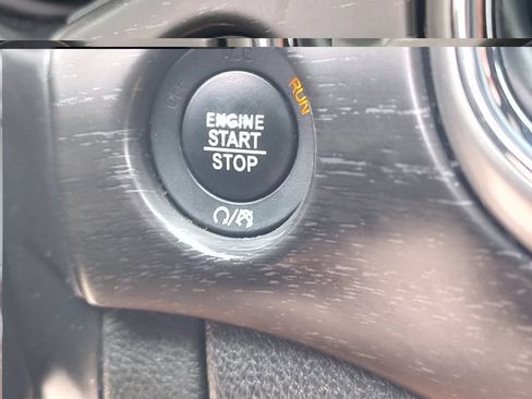 Used 2018 Jeep Grand Cherokee Laredo RWD image 32