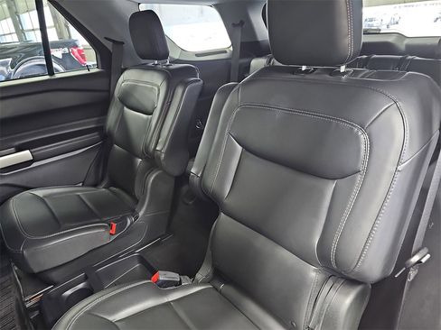 Used 2021 Ford Explorer XLT w/ Equipment Group 202A image 14