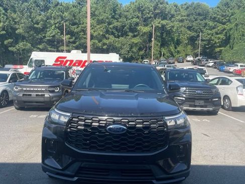 Used 2025 Ford Explorer ST-Line AWD/4WD image 2