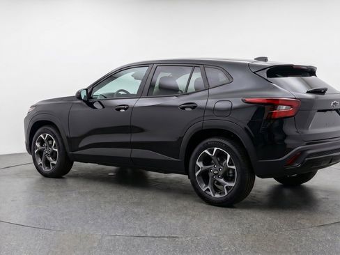 Used 2025 Chevrolet Trax LT w/ LT Convenience Package FWD image 6