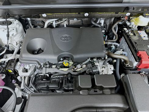 Used 2025 Toyota RAV4 LE image 33