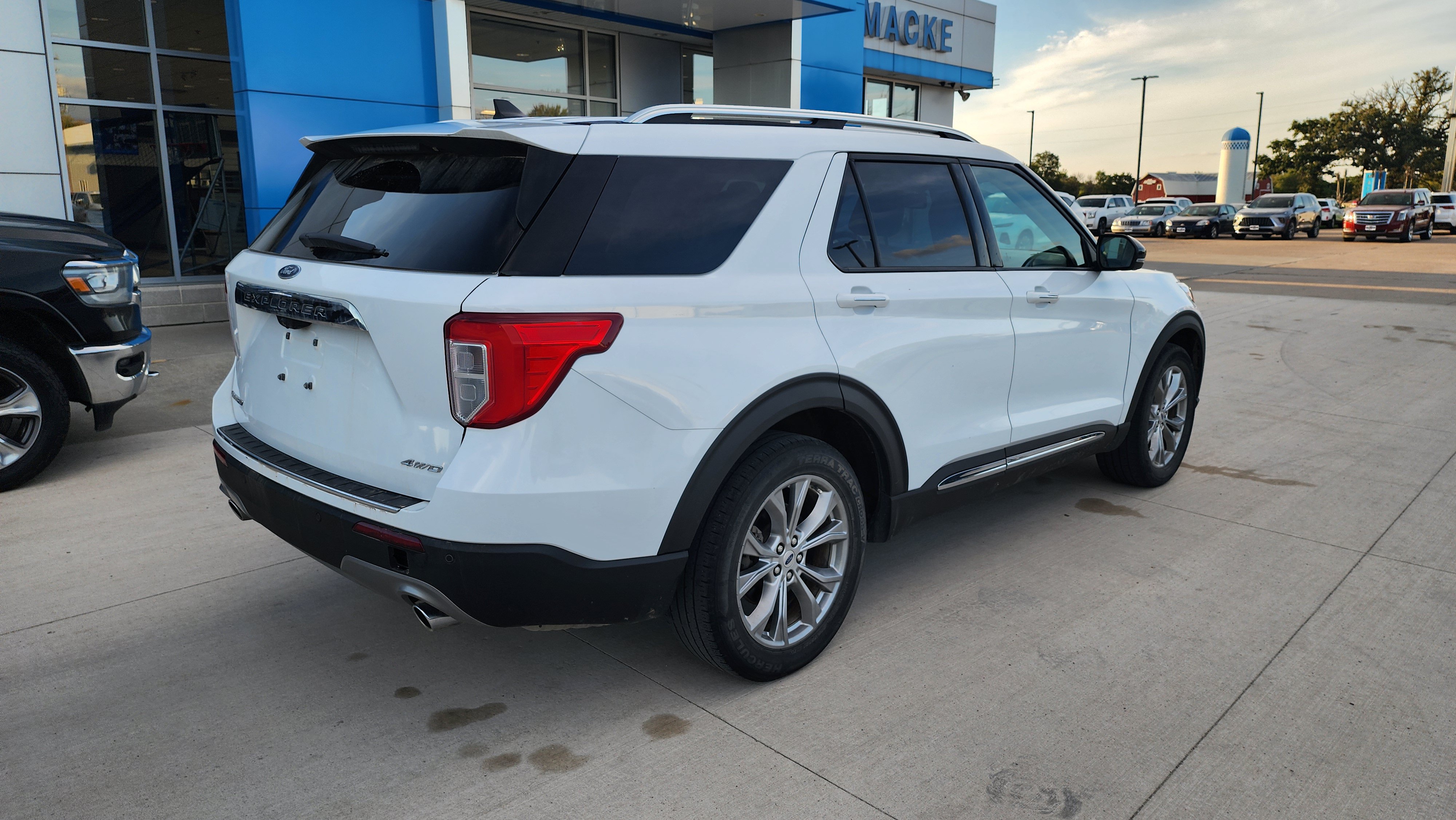 Used 2021 Ford Explorer Limited AWD/4WD image 4