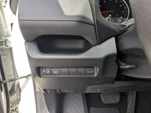 Used 2021 Toyota RAV4 XLE w/ Convenience Package FWD image 16