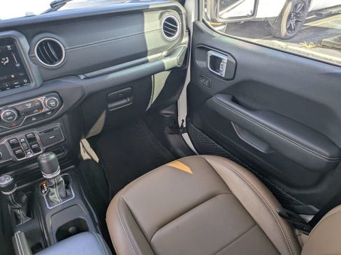 Used 2023 Jeep Wrangler Unlimited Sahara AWD/4WD image 16
