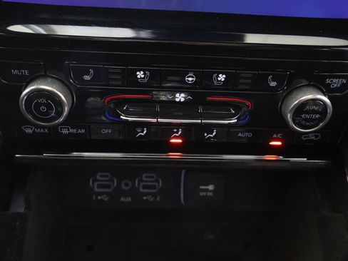 Used 2022 Jeep Grand Cherokee Overland w/ Luxury Tech Group IV image 60