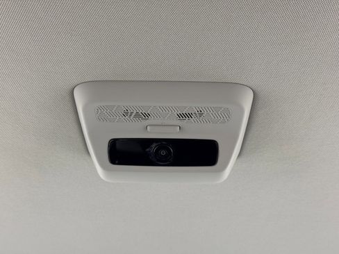 Used 2025 Kia Carnival EX image 37