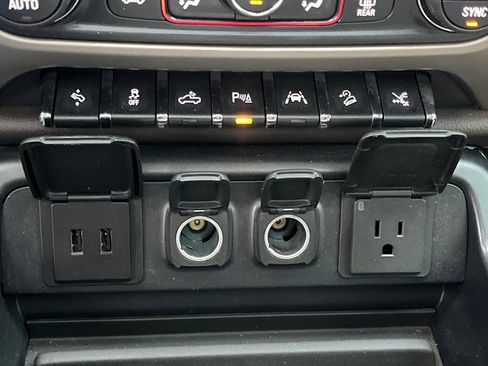 Used 2016 GMC Sierra 1500 Denali w/ Denali Ultimate Package image 33