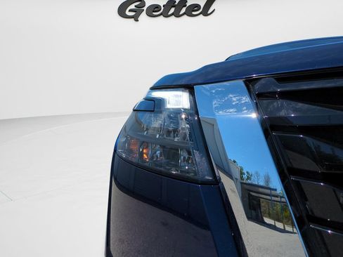 Certified 2025 Nissan Pathfinder SL AWD/4WD image 9
