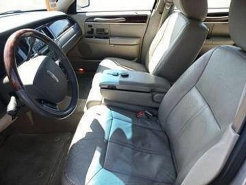 Used 2011 Lincoln Town Car Signature Limited w/ Continental Edition Pkg image 3