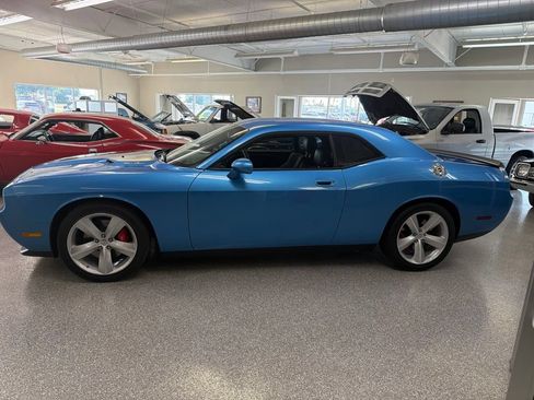 Used 2009 Dodge Challenger SRT8 w/ SRT Option Group II RWD image 3
