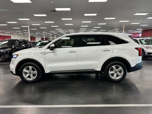 Used 2021 Kia Sorento LX image 4