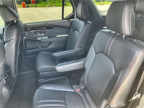Used 2025 Honda Pilot TrailSport image 30