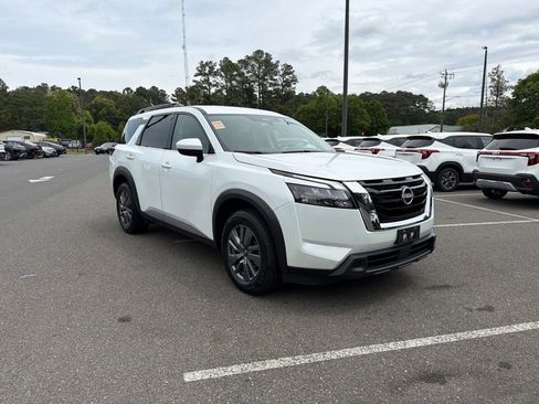 Used 2025 Nissan Pathfinder SV FWD image 4