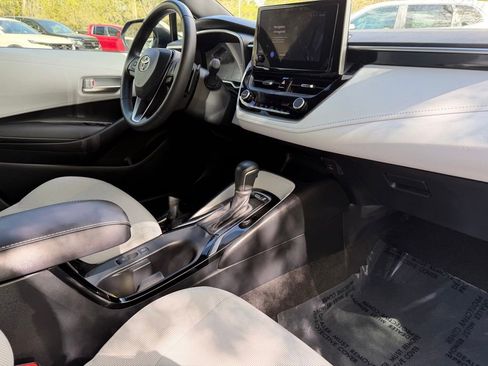 Used 2024 Toyota Corolla SE image 11