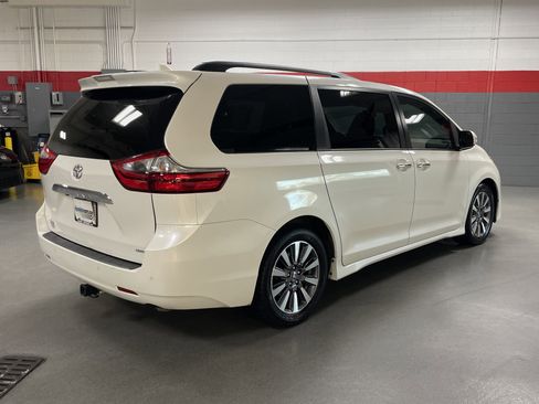 Used 2020 Toyota Sienna Limited Premium image 10