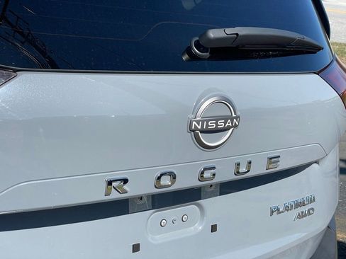 Certified 2023 Nissan Rogue Platinum w/ Platinum Premium Package AWD/4WD image 32