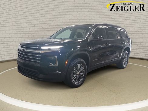 Used 2026 Chevrolet Traverse LT w/ Driver Confidence Package AWD/4WD image 1