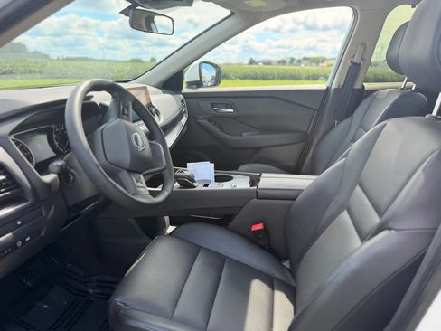 Certified 2025 Nissan Rogue SV w/ SV Premium Package FWD image 9