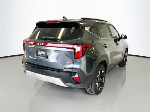 Used 2024 Kia Seltos EX image 7