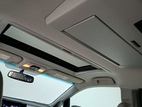 Used 2016 Toyota Sienna L image 23