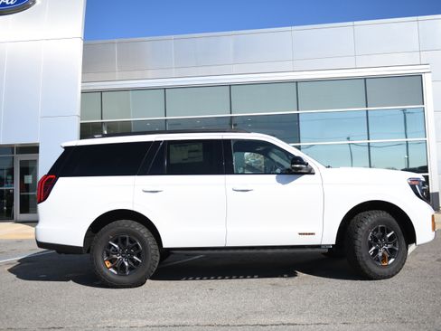 New 2026 Ford Expedition Tremor image 1