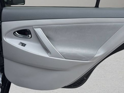 Used 2011 Toyota Camry LE FWD image 11