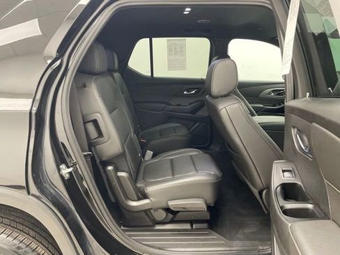 Used 2023 Chevrolet Traverse LT image 14