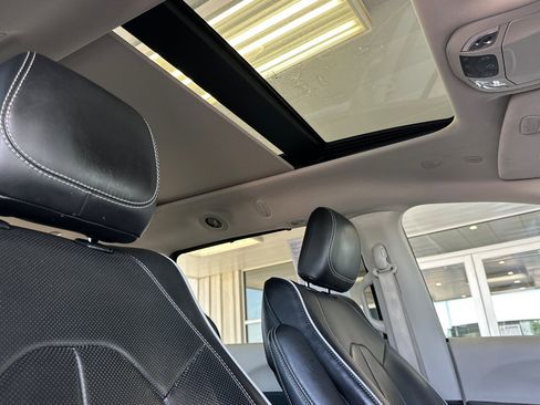 Certified 2023 Chrysler Pacifica Limited image 18