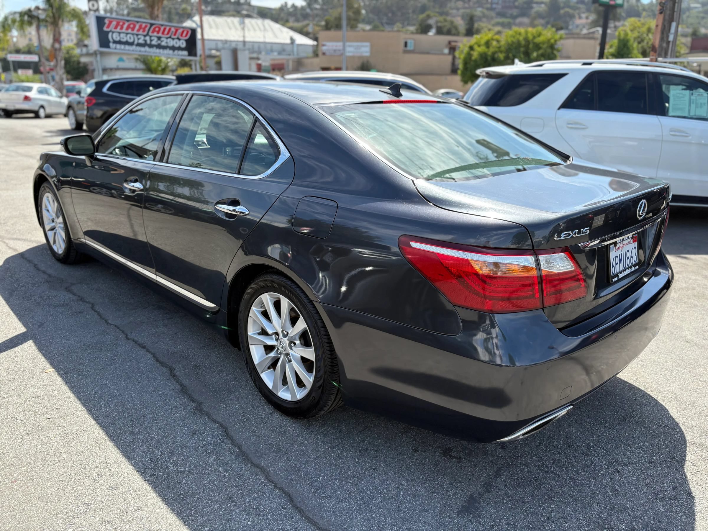 Used 2010 Lexus LS 460 RWD image 5