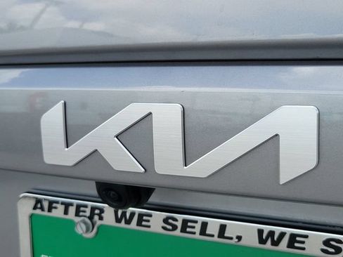 Used 2025 Kia Niro EX FWD image 8